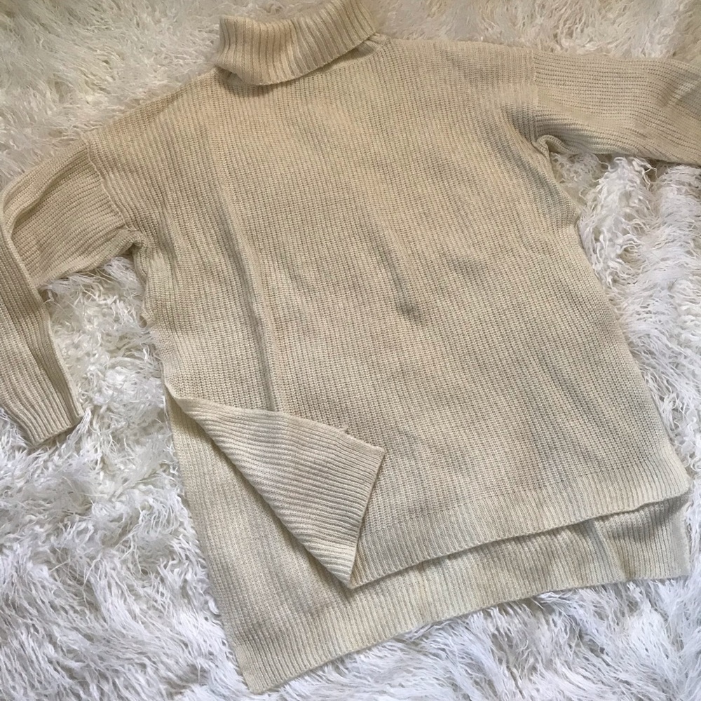 Boutiqe side slit sweater